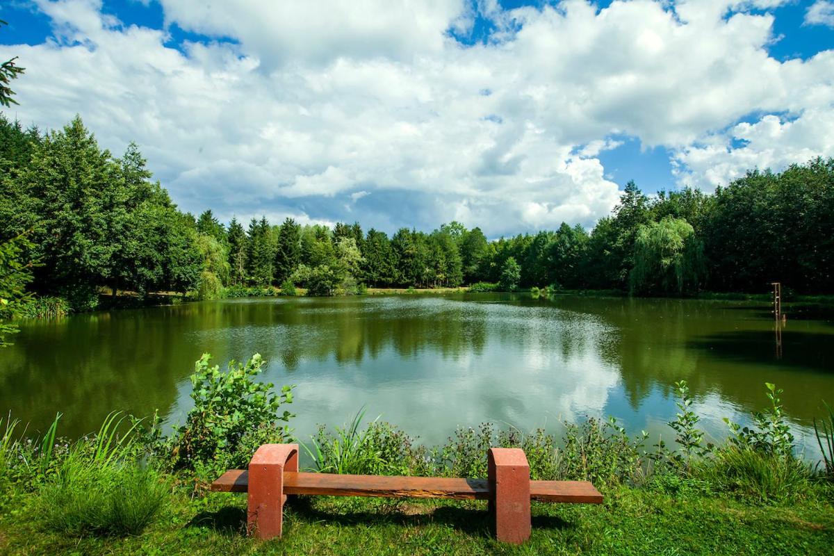 Les Etangs Du Moulin D'Harcy Hotel Lonny Eksteriør billede