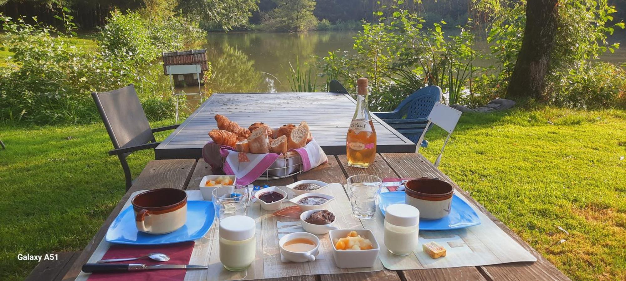 Les Etangs Du Moulin D'Harcy Hotel Lonny Eksteriør billede